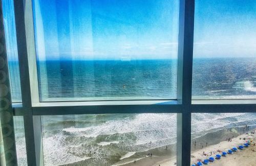 Downtown Myrtle Beach Apartment | 2BR beach condo w heated pools & views