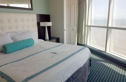 Downtown Myrtle Beach Apartment | 2BR beach condo w heated pools & views