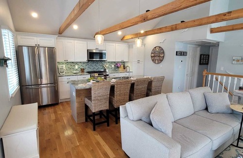 Humarock House | 2BR Beach Cottage in Scituate's Humarock Beach Community. "Humarock Hideaway"