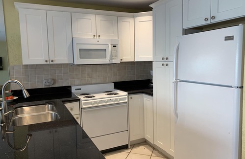 Paradise Island Condo | 2BR Beachfront Condo - Paradise Island - Direct Beach Access & Steps to Atlantis