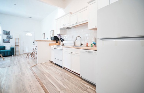 Thunderbolt Apartment | 2BR Boho Chic Duplex, Savannah ・Near Tybee Island!