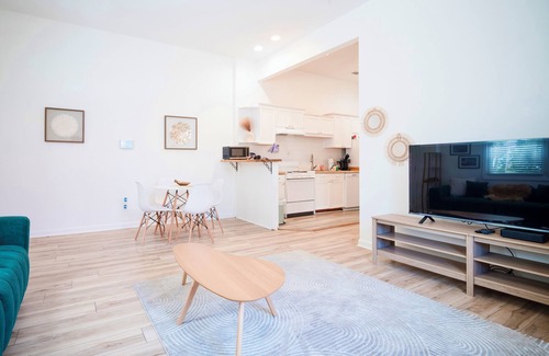 Thunderbolt Apartment | 2BR Boho Chic Duplex, Savannah ・Near Tybee Island!