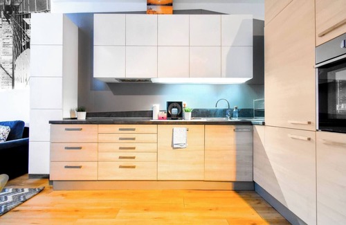 Sofia City Center Apartment | 2BR Bourgeois Chic - Central - Close to Metro
