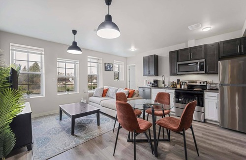 New Center Detroit Apartment | 2BR Brand New Apartment Near Henry Ford
