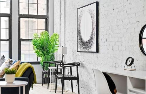 Downtown Chicago Apartment | 2BR Bright & Cozy Apartment - Hubbard 2