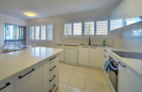 Biggera Waters House | 2BR Broadwater View Apartment