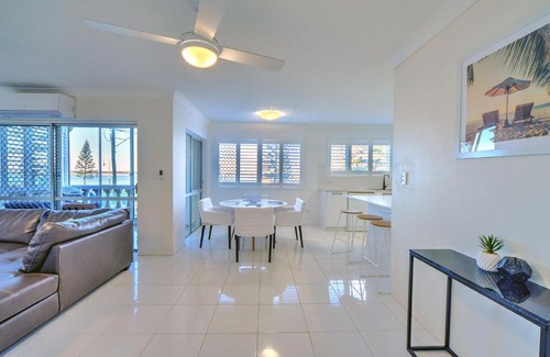 Biggera Waters House | 2BR Broadwater View Apartment