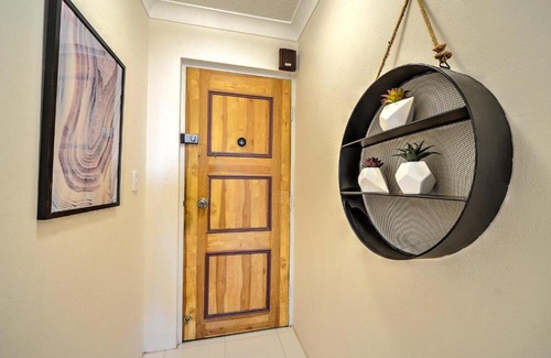 Biggera Waters House | 2BR Broadwater View Apartment