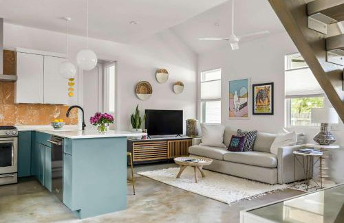 Holly House | 2BR Bungalow Near Lady Bird Lake & Rainey Street