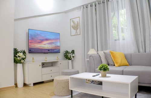 Manoc-Manoc House | 2BR by White Beach | Spacious & Newly Renovated