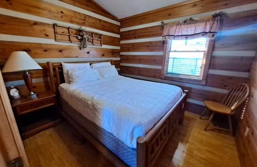 Fancy Gap Cabin | 2BR Cabin with Jacuzzi and Mountain Views - Cabin 5