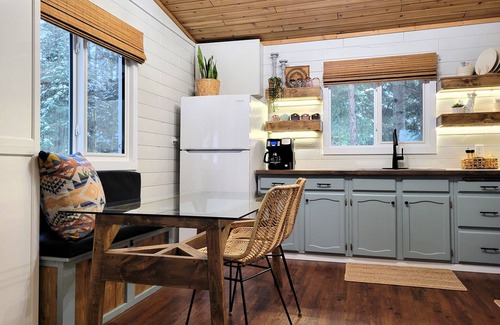 West Central Saskatchewan Cabin | 2BR cabin, XL treed lot, fireplace, pet friendly,Wifi, great fishing @ Delaronde
