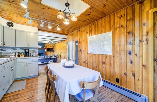 Kerhonkson House | 2BR Catskills Retreat | Hot Tub | Pool | Fire Pit