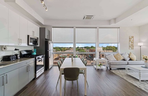 Palmer Square Apartment | 2BR City Loft Sweeping Glass Views