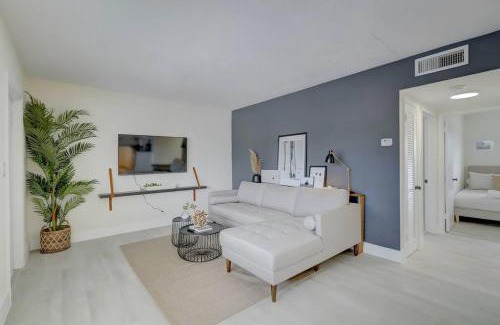 Imperial Point Apartment | 2BR Coastal Getaway!