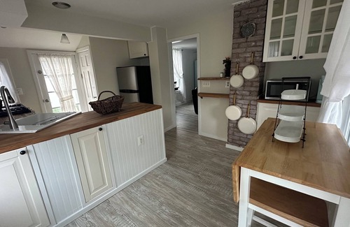 Milford House | 2BR Coastal Retreat close to Yale and walk to NY Train!