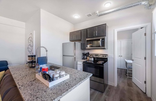 New Center Detroit Apartment | 2BR Comfort Apartment Close to Henry Ford