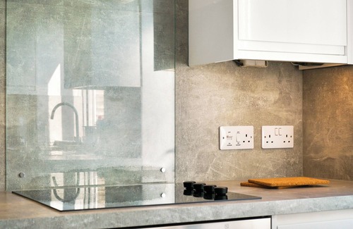 Aylesbury House | 2BR Comfort Stay | Kitchen, Lounge & Sleeps 4