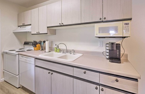 Pullman Condo | 2BR Condo 1 mile from WSU on Bus Line