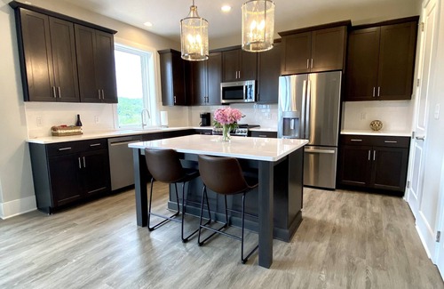 Diamond Hill Condo | 2BR Condo in Downtown Lynchburg w/Picturesque Views