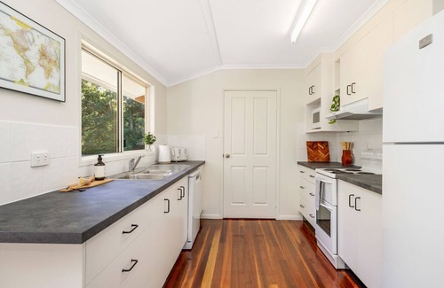 Yeppoon Cottage | 2BR Cottage on 1 Acre. Air Con & King Beds.