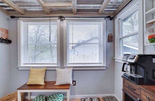 Tobyhanna House | 2BR Cottage with Hot Tub