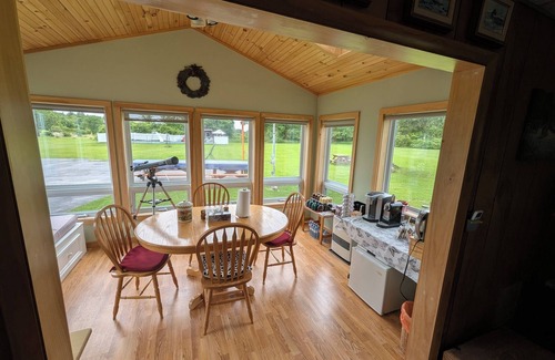 Grenell House | 2BR Country House property that's dog friendly with hot tub and private pool!