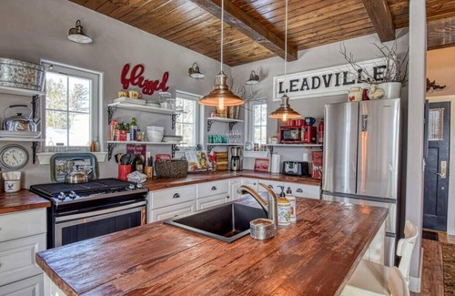 Twin Lakes Cabin | 2BR Cozy Cabin: Mountain Views & Cozy Fireplace