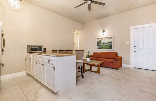 Lower Garden District Condo | 2BR Cozy condo Steps from ST Charles