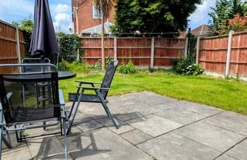 Rossington House | 2BR-Dean House-Kitchen-Dog Friendly-Parking-Fast WiFi