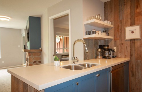 Whistler Village Condo | 2BR | Deer Lodge | Epic Location | Private Covered Patio | Free Parking