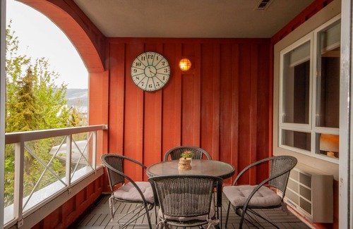 Whistler Village Condo | 2BR | Deer Lodge | Epic Location | Private Covered Patio | Free Parking