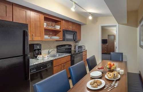 Newport Condo | 2br Deluxe Condo Family Fun & Historically Located!