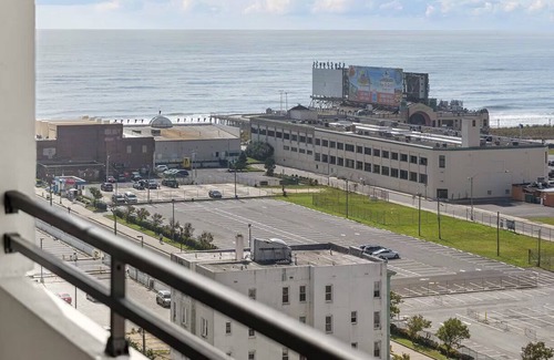 Atlantic City Condo | 2br Deluxe Condo Overlooking Atlantic City Skyline