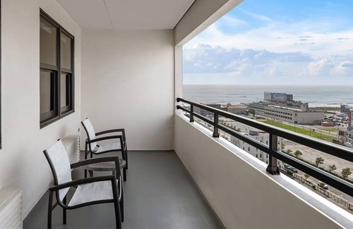Atlantic City Condo | 2br Deluxe Condo Overlooking Atlantic City Skyline
