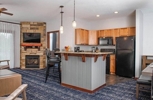 Lake Delton Condo | 2br Deluxe Condo Vacation of a Lifetime Awaits!