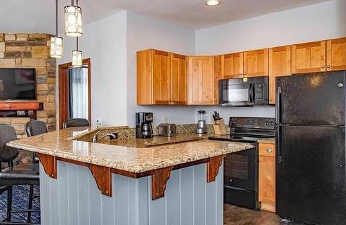 Lake Delton Condo | 2br Deluxe Condo Vacation of a Lifetime Awaits!