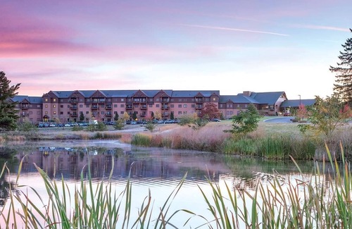 Lake Delton Condo | 2br Deluxe Condo Vacation of a Lifetime Awaits!