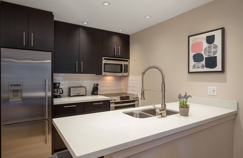 Whistler House | 2BR + Den | Gables | King Bed | Prime Location | Near Both Mountains | Fireplace | Parking