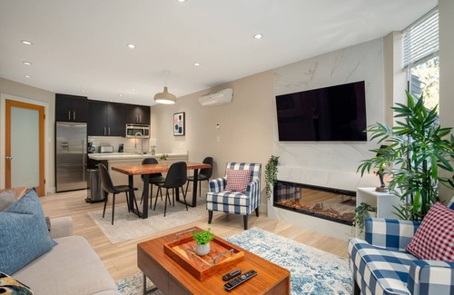 Whistler House | 2BR + Den | Gables | King Bed | Prime Location | Near Both Mountains | Fireplace | Parking