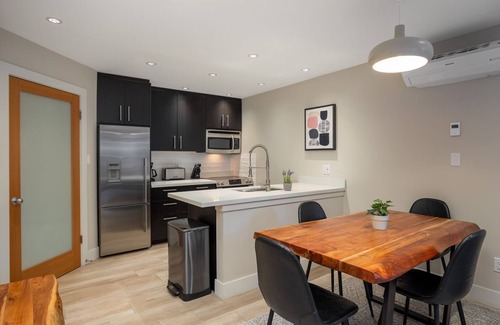 Whistler House | 2BR + Den | Gables | King Bed | Prime Location | Near Both Mountains | Fireplace | Parking