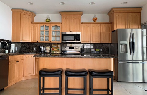 Flagami House | 2BR+Den, Pool, Parking, Located near prime attractions
