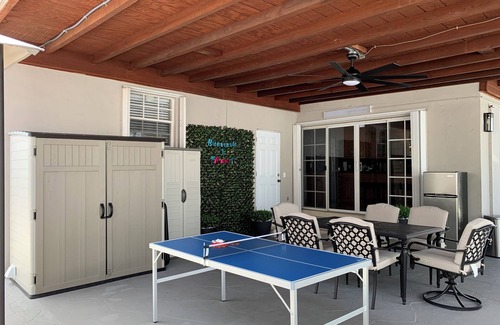 Flagami House | 2BR+Den, Pool, Parking, Located near prime attractions