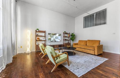 Mile Square Apartment | 2BR Downtown Gem - Sleeps 7 - Convention Center