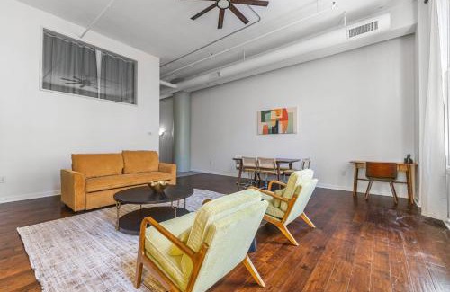Mile Square Apartment | 2BR Downtown Gem - Sleeps 7 - Convention Center