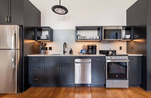 Central Business District Hotel | 2BR Downtown Views in Prime Location | The Mayfair