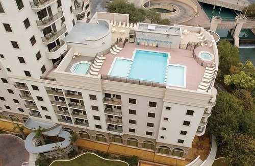 Downtown San Antonio Condo | 2br DX Condo w/Downtown Skyline Views & River Walk!
