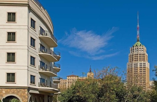Downtown San Antonio Condo | 2br DX Condo w/Downtown Skyline Views & River Walk!