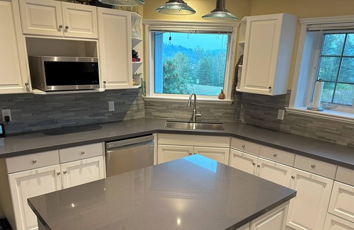 Prince George House | 2BR Entire House, Professional, 2min to the Hospital