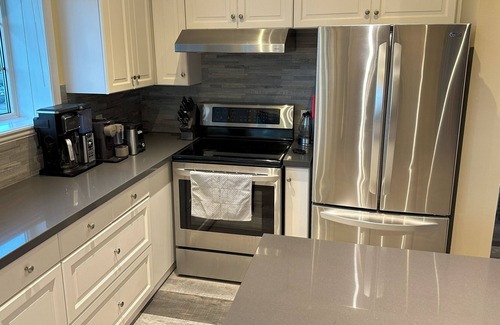 Prince George House | 2BR Entire House, Professional, 2min to the Hospital